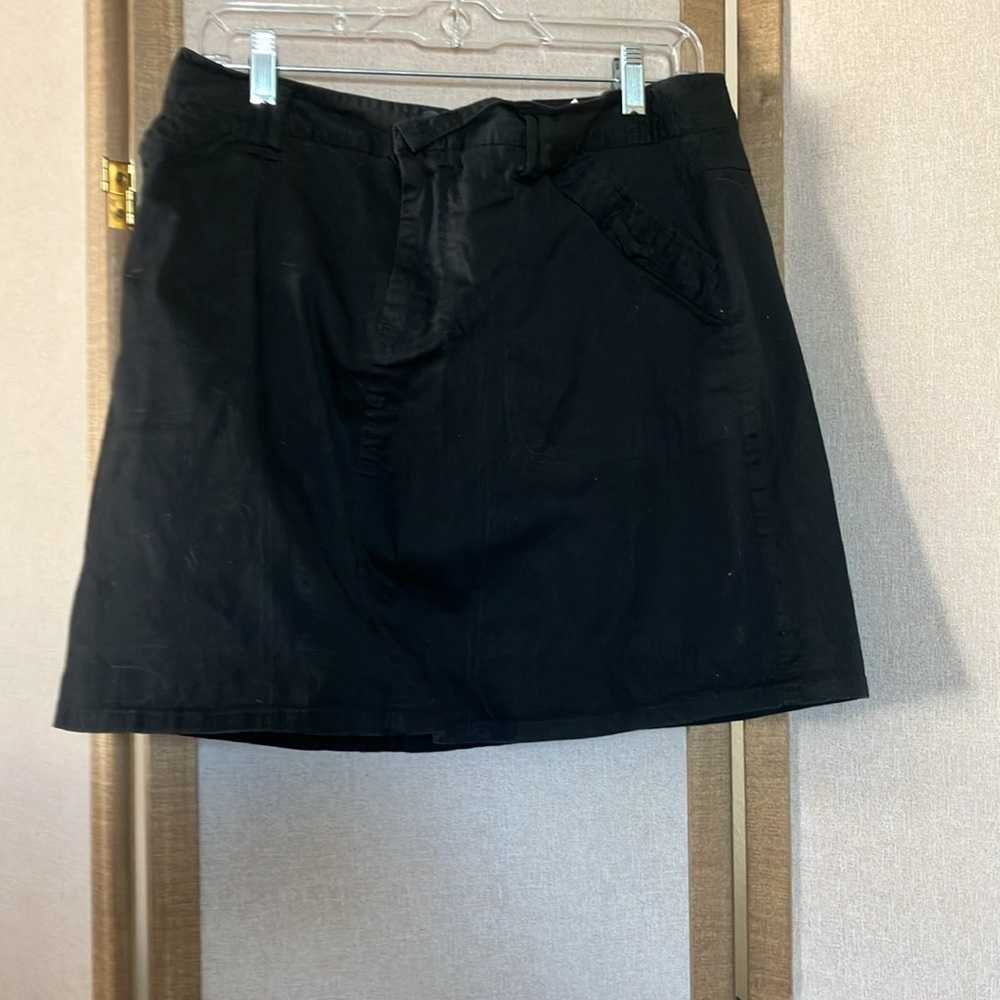 FINAL MARKDOWN White Stag Black skort 14